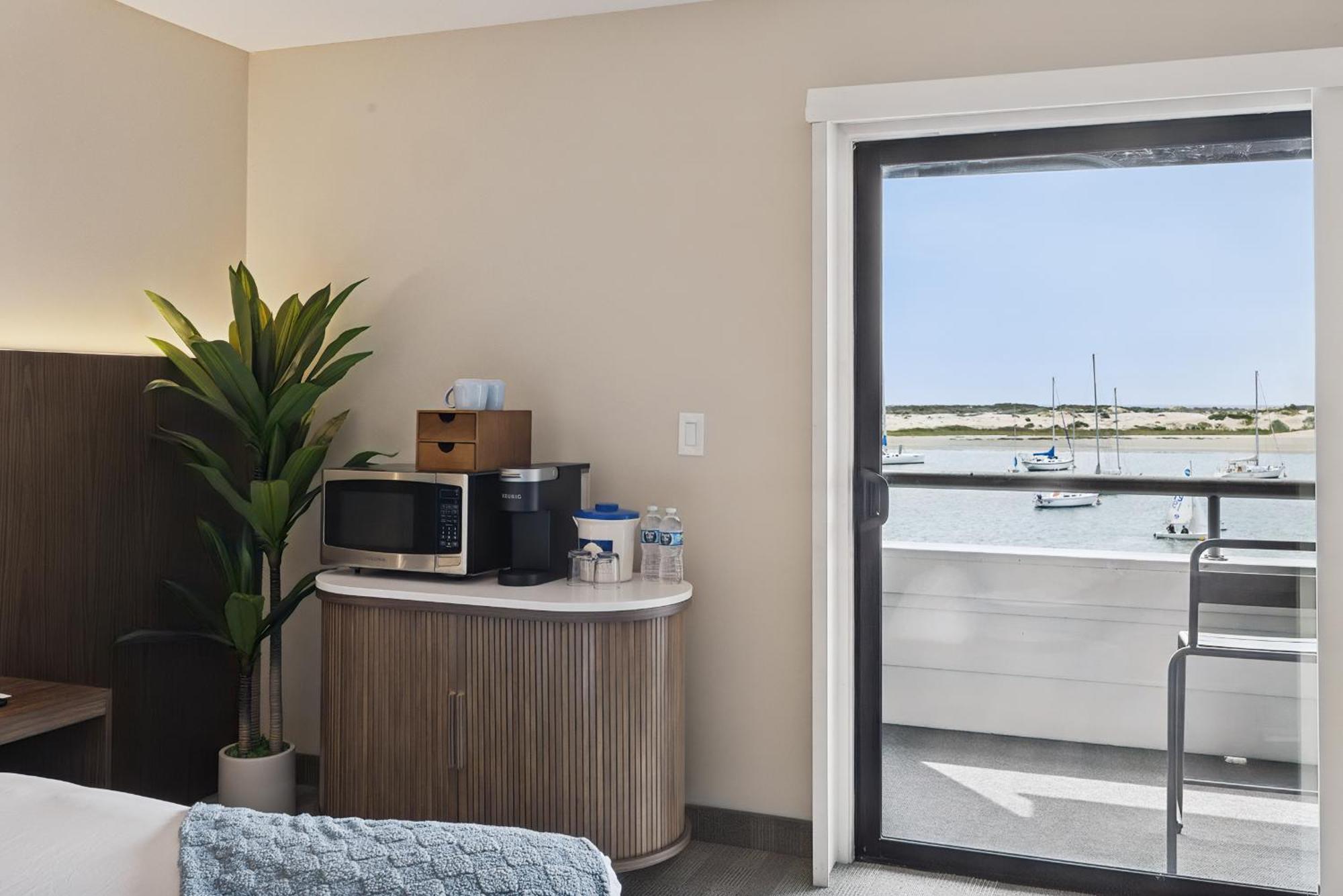 מורו ביי 456 Embarcadero Inn & Suites מראה חיצוני תמונה